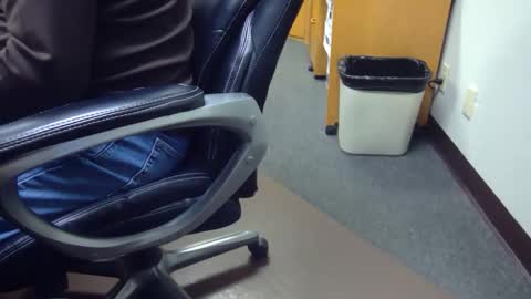 Snapshot of useemie chatting on November 20, 12:00 am useemie online show from November 20, 12:00 am