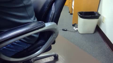 Snapshot of useemie chatting on November 25, 8:20 pm useemie online show from November 25, 8:20 pm