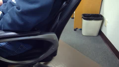 Snapshot of useemie chatting on January 6, 10:34 pm useemie online show from January 6, 10:34 pm