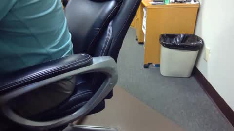 Snapshot of useemie chatting on April 7, 11:04 pm useemie online show from April 7, 11:04 pm