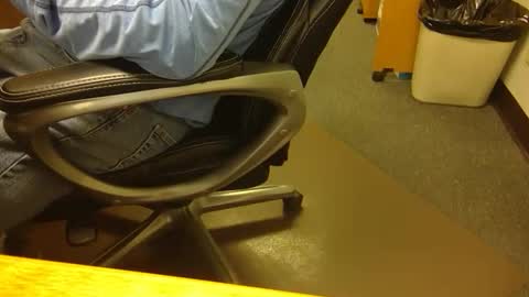 Snapshot of useemie chatting on April 8, 6:19 pm useemie online show from April 8, 6:19 pm