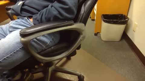 Snapshot of useemie chatting on April 10, 7:40 pm useemie online show from April 10, 7:40 pm