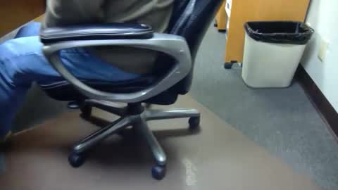 Snapshot of useemie chatting on April 13, 6:24 pm useemie online show from April 13, 6:24 pm