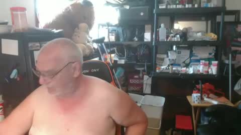 Snapshot of usgoober chatting on June 18, 12:53 pm Eric online show from June 18, 12:53 pm