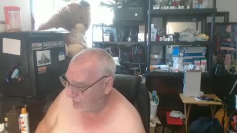 Snapshot of usgoober chatting on June 24, 1:21 pm Eric online show from June 24, 1:21 pm