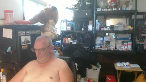 Snapshot of usgoober chatting on June 25, 12:53 pm Eric online show from June 25, 12:53 pm
