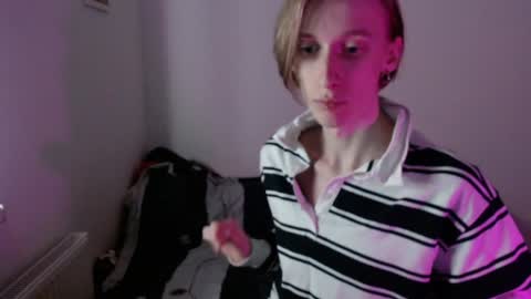 Snapshot of usuck364662 chatting on December 24, 3:26 pm Excuse me online show from December 24, 3:26 pm