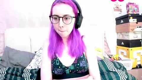 Snapshot of v3n0mb1t3z chatting on February 21, 5:13 am kermit online show from February 21, 5:13 am