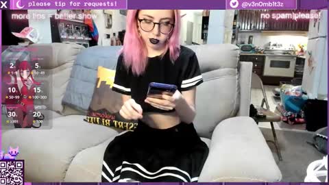 Snapshot of v3n0mb1t3z chatting on November 8, 12:44 am kermit online show from November 8, 12:44 am