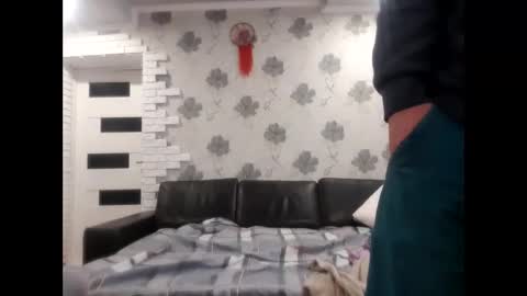 v646917 online show from February 16, 12:21 pm