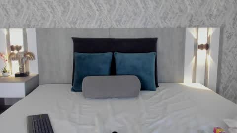 Snapshot of vaalentina_lux chatting on June 12, 2:49 pm Vaalentina Lux online show from June 12, 2:49 pm