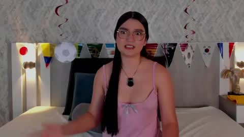 Snapshot of vaalentina_lux chatting on June 22, 2:36 pm Vaalentina Lux online show from June 22, 2:36 pm
