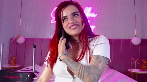 Snapshot of vaaleriee_miller_ chatting on December 5, 11:18 pm valeriee miller online show from December 5, 11:18 pm