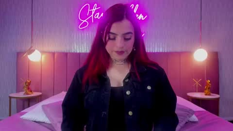 Snapshot of vaaleriee_miller_ chatting on January 7, 6:35 pm valeriee miller online show from January 7, 6:35 pm