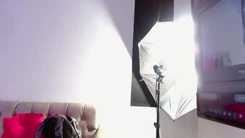 Snapshot of vaaleriee_miller_ chatting on January 21, 11:02 pm valeriee miller online show from January 21, 11:02 pm