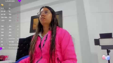 Snapshot of vahiolet_smith chatting on December 2, 3:56 am Vahiolet smith online show from December 2, 3:56 am