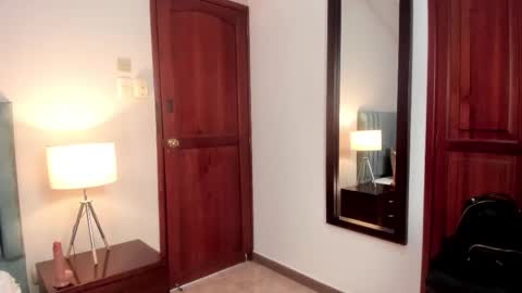 VaiaLowell online show from March 11, 6:47 pm