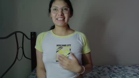 Snapshot of vainilla_cam chatting on May 13, 12:24 pm Vainilla online show from May 13, 12:24 pm
