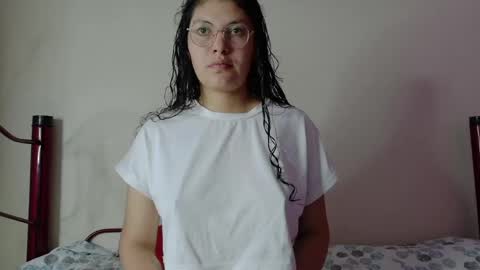 Snapshot of vainilla_cam chatting on May 20, 1:23 am Vainilla online show from May 20, 1:23 am