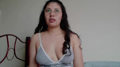Snapshot of vainilla_cam chatting on May 21, 12:34 pm Vainilla online show from May 21, 12:34 pm