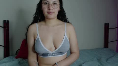Snapshot of vainilla_cam chatting on May 29, 12:52 am Vainilla online show from May 29, 12:52 am