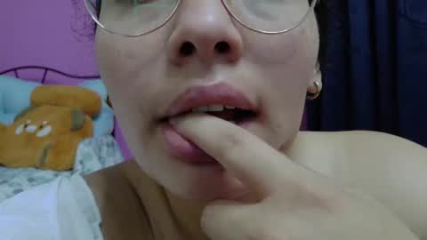 Snapshot of vainilla_cam chatting on June 11, 2:53 am Vainilla online show from June 11, 2:53 am