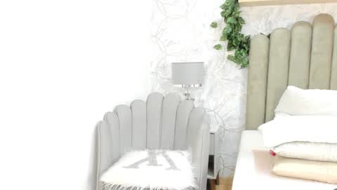 Vaiolet  online show from January 29, 11:04 pm