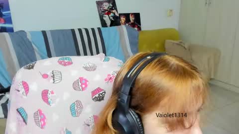 Snapshot of vaioletuwu chatting on March 9, 5:33 am Vaiolet1314 online show from March 9, 5:33 am