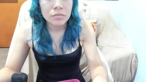 Snapshot of vaioletuwu chatting on October 4, 2:31 am Vaiolet1314 online show from October 4, 2:31 am