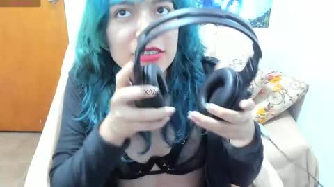 Snapshot of vaioletuwu chatting on October 8, 1:47 am Vaiolet1314 online show from October 8, 1:47 am