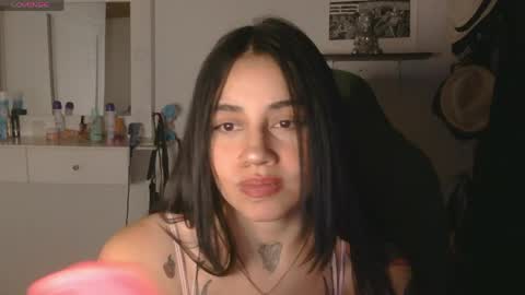 Snapshot of val_bardot1 chatting on June 2, 1:18 am first of all... who are u online show from June 2, 1:18 am