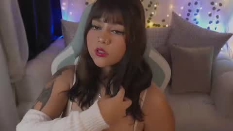 Snapshot of val_luv chatting on June 19, 1:10 am val online show from June 19, 1:10 am