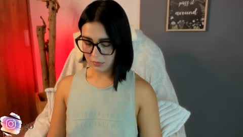 Snapshot of val_varago chatting on July 7, 11:53 pm val_varago online show from July 7, 11:53 pm
