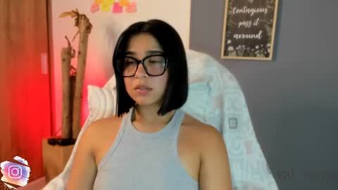 Snapshot of val_varago chatting on July 30, 4:44 am val_varago online show from July 30, 4:44 am