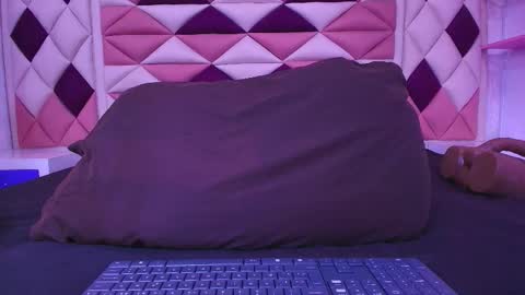 Snapshot of vale_castro1 chatting on November 9, 7:12 pm Valentina online show from November 9, 7:12 pm