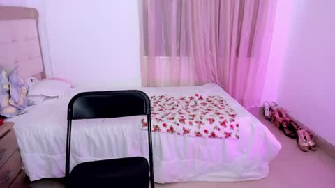HI IM NEW online show from June 20, 3:04 pm