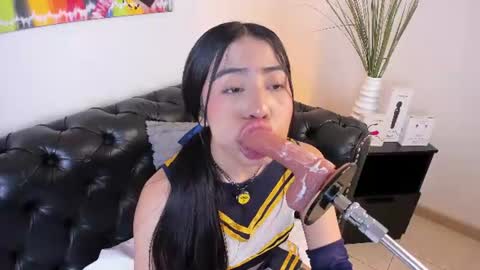 Snapshot of valecute_ chatting on June 22, 8:28 pm Vale online show from June 22, 8:28 pm