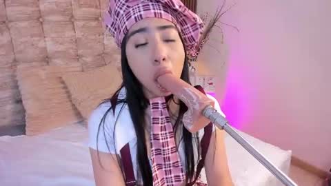 Snapshot of valecute_ chatting on July 9, 8:57 pm Vale online show from July 9, 8:57 pm
