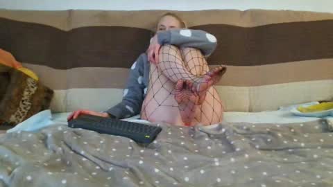 Snapshot of valemer chatting on December 5, 11:18 pm Cheating Slut online show from December 5, 11:18 pm