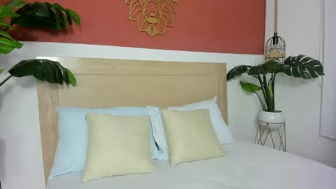 Snapshot of valen_martinez_ chatting on May 14, 12:23 pm V A L E N online show from May 14, 12:23 pm