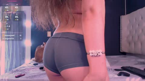 Snapshot of valen_thompson chatting on December 8, 2:28 am IG-valen mendoza99 twitter valenthompson99 online show from December 8, 2:28 am