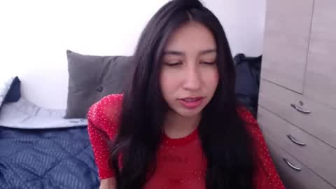 Snapshot of valen_tina33 chatting on May 28, 4:37 pm Valentina online show from May 28, 4:37 pm