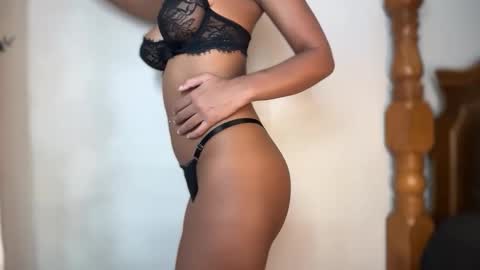 Snapshot of valenciaember chatting on December 19, 1:51 pm Valencia Ember online show from December 19, 1:51 pm