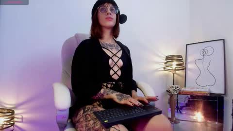 Valen online show from December 21, 1:18 pm