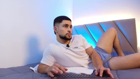 valenssio_moretti online show from May 26, 12:50 am