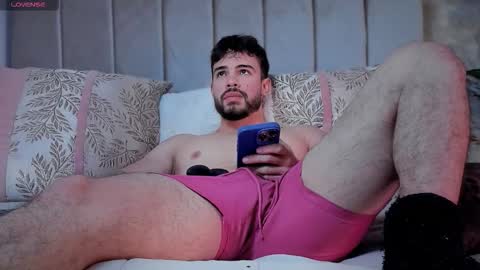 Snapshot of valenthinoking chatting on October 15, 3:50 am valenthinoking online show from October 15, 3:50 am