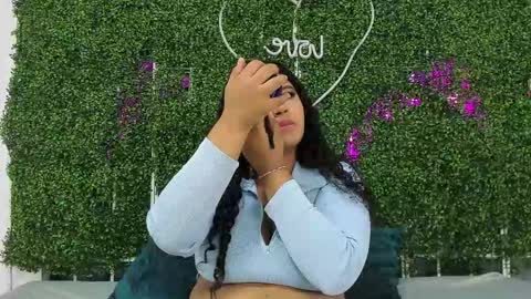 Snapshot of valentina_0_ chatting on November 24, 8:41 pm Valentina online show from November 24, 8:41 pm