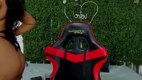 Snapshot of valentina_0_ chatting on December 4, 4:44 am Valentina online show from December 4, 4:44 am