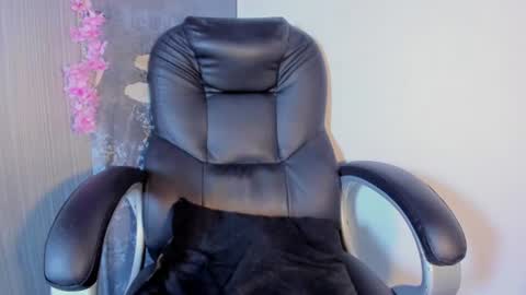 Snapshot of valentina__doll chatting on July 18, 12:04 am Valentina Dolls online show from July 18, 12:04 am