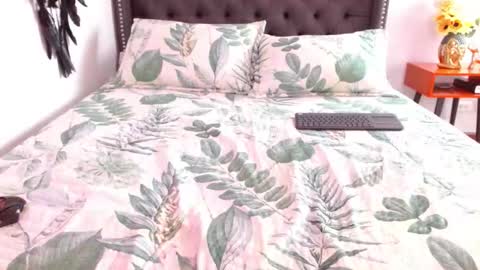 Valen Ferrer online show from October 7, 7:00 pm